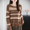 Design de nova camisa básica de outono e inverno com gola redonda para mulheres, estilo lazy, suéter solto de malha fina listrado em dois tons, estilo lã.