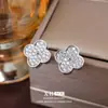 Brincos de Tarraxa Trevo de Quatro Folhas Totalmente Cravejados Prata Agulha Luxo Leve Francês Elegante Gentil Versátil para o Dia a Dia Pequenos Brincos Exquisitos Estilo Chanel Acessórios