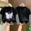 Camiseta de manga comprida para meninas, estilo primavera/outono, nova coleção 2026, peça básica da moda para crianças, algodão puro, blusa falsa de duas peças para meninas pequenas