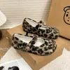 Sapatos Mary Jane felpudos para mulheres, novo estilo inverno 2026, para usar ao ar livre, mocassins fofos e peculiares, fecho de velcro, sola plana, sapatos de algodão com forro de fleece