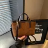 Bolso sencillo de un solo hombro estilo coreano, diseño retro, nuevo bolso cruzado de color liso de lujo ligero para otoño de 2026, moderno y práctico para el trabajo