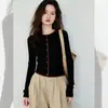 Cárdigan suéter de color de contraste negro, diseño de invierno 26, fresco y elegante, con un ambiente maduro y único, un top de nicho y no repetitivo