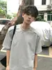 Camiseta Masculina de Verão High-End com Design Patchwork Desconstruído Estilo Americano, Manga Curta, Ombro Normal, Tecido Resistente, Corte Cleanfit, Top de Meia-Manga