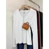 Camiseta popular de este año con cuello en V y manga larga para mujer, suave y cómoda, top interior versátil, elegante para ir al trabajo, capa base de otoño