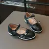 Zapatos de tacón alto de cuero de moda para niñas 2026 Primavera/Otoño Nuevos Mary Jane de suela blanda Zapatos de princesa con pedrería para actuaciones