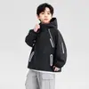 Chaqueta con capucha de otoño para niños 2026 nueva y elegante chaqueta cortavientos para exteriores para niños medianos y grandes primavera y otoño estudiante de secundaria superior