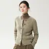 Colección Otoño/Invierno 2026 de Bai Cai Rong: Suéter cárdigan de punto trenzado con cuello redondo, engrosado y cálido, prendas de punto de Outerwear estilo europeo y americano
