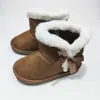 Novas botas de neve de cano médio 2026 para mulheres, com um design fofo de pompom, adequadas para estudantes, com forro de fleece quente e sola espessada para maior aquecimento e resistência ao escorregamento