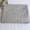 Tecido jacquard xadrez 100% algodão, com pequenas estampas florais em estilo japonês e coreano, adequado para roupas infantis, cortinas, vestidos, tiaras e elásticos de cabelo - um tecido DIY