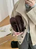 Novos sapatos Mary Jane de pelo sintético estilo coreano com tiras de bolinhas, coleção outono/inverno 2026, sapatilhas de bico fino
