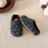 Chinelos Birkenstock da Moda para Meninas Chinelos de Algodão para Exterior Infantis 2026 Outono/Inverno Novo Estilo Chinelos Duplos de Algodão com Pelúcia para Meninas Pequenas