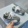 Sapatos Agan infantil 2026 novo sola grossa retrô tênis de treino alemão meninos sapatos de prancha de cabeça grande tênis esportivo casual para corrida
