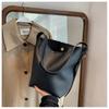 Bolso 2022 nuevo patrón lichi Corea del Sur nicho bolso cubo mujer avanzado para ir al trabajo versátil gran capacidad bolso de hombro tipo tote