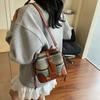 Bolso Tejido para Mujer 2025 Verano Nuevo Estilo Juego en la Orilla del Mar Viaje Diario Bolso de Cubo Moderno Nicho Versátil Bandolera Bolso de Paja