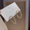 Pendientes de Aro con Patrón Hueco de Aguja de Plata S925 para Mujer, Tachuelas de Oreja de Gama Alta y Elegantes, Pendientes Exagerados Simples y Únicos al por Mayor