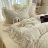 Conjunto de Roupa de Cama Floral Pastoral Francês de Veludo Leiteiro Quatro Peças Estilo Princesa Renda Plissada Cobertor de Coral Saia de Cama de Fada