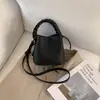 Elegante y atractiva bolsa pequeña, nueva colección primavera 2026, bolso tipo cubo para el día a día estilo coreano, bolso de hombro/bandolera moderno y retro
