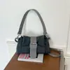 Bolsa transversal de sobaco feminina 2026 nova tendência moda retrô bolsa de ombro única design de nicho bolsa de ombro cruzada para o dia a dia