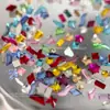 Rhinestones Irregulares de Fondo Plano para Uñas, 1440 Piezas, Venta al por Mayor, Cristales de Vidrio Mixtos en Color Blanco Transparente y Champaña, Decoraciones para Uñas