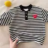 Camiseta de Manga Larga para Niños 2026 Otoño Temprano Nueva Marca Moderna para Niños Camiseta Base con Raya de Corazón para Bebés y Niños con Diseño de Media Cremallera