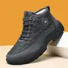 Sapatos masculinos de algodão, coleção de inverno 2026, forrados com fleece e espessados para uso externo, antiderrapantes e impermeáveis, projetados para homens de meia-idade e idosos, proporcionando calor e proteção em condições de neve.
