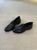 Sapatos de calçar, estilo retrô, silenciosos, mocassins com salto grosso para mulheres, nova coleção 2026, sapatos pequenos de couro estilo britânico, sapatos baixos pretos para mulheres