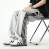 Calça de moletom listrada estilo americano para homens, nova coleção primavera/outono 2026, calça casual larga moderna de perna larga para adolescentes