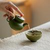 Bule de Chá Cerâmico Estilo Antigo Pintado à Mão com Design de Bambu para Uso Doméstico, Apresentando um Filtro com Furo de Bola e Design de Mão