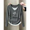 Camiseta feminina de algodão puro com manga longa e decote V, design de peça dupla falsa, moda versátil, modelagem slim, afina a cintura, peça básica para outono
