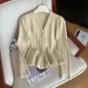 Cardigã de tricô de trança novo estilo 2026, suéter justo e modelador, peça de outer wear para outono e inverno, top estiloso para mulheres
