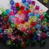 Contas facetadas coloridas transparentes em formato de diamante, contas quadradas com furos retos, contas soltas de plástico para pulseiras de contas artesanais DIY e acessórios de joias