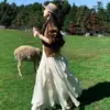 Saia Evasê Branca para Mulheres, Novo Estilo Primavera/Verão 2026, Cintura Alta, Emagrecedora, Petite, Comprimento Médio, Saia Irregular de Camadas
