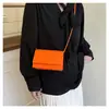 Bolso de Hombro Retro de Tela de Fieltro 2025 Nuevo Bolso de Mano Casual Moda Axila Simple Cruzado Pequeño Cuadrado de Color Puro