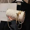 Bolso Cilíndrico Texturizado Estilo Occidental Nuevo Estilo para Mujer Estilo Chanel Versátil Cruzado al Hombro Cadena Ajustable con Bola Dorada Bolso Almohada