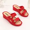Nuevas sandalias de cuña elegantes para mujer para el verano, adecuadas para usar al aire libre y en el trabajo, con suelas gruesas, tacones altos, que aumentan la altura, antideslizantes, cómodas sandalias para mamá