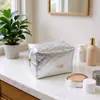 Bolsa de Maquiagem Acolchoada de Algodão Ultrassônica Quadrada Horizontal Pequena Quadrada Prata Bolsa Tridimensional Bolsa com Zíper de PU Cor Pura Bolsa de Maquiagem