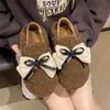 Zapatos de algodón 2026, elegantes y atractivos, pantuflas mullidas para mujer, adecuados para usar al aire libre en otoño e invierno, con diseño de lazo, nuevos y modernos, con suela gruesa