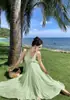 Vestido Halter de Cinta Ultra-Fairy Estilo Francés Estilo Vacaciones Primavera/Verano 2026 Malla Pura Deseo Cintura Ceñida Fruncido Cuello en V Largo