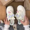 Zapatos de Pan con Suela Gruesa de Diseño de Nicho para Mujer 2025 Nuevo Otoño Zapatos Lindos Estudiante Deportes Dedo Gordo Zapatos Blancos