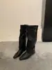 Botas plataforma Melard marrons com aumento interno de altura, botas de montaria de cano longo para mulheres, botas longas finas de bico quadrado para outono e inverno de 2026