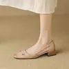Sandálias Fechadas de Verão Femininas, Estilo Retrô Francês, Design Vazado Respirável, Salto Baixo Grosso, Novo Modelo 2026, Cor Damasco