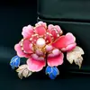 Nuevo Broche de Flor de Peonía Fugui para Mujer Elegante Esmalte Pintado a Mano Perla Corsage Vestido Cheongsam Pines Venta al por Mayor