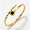 Pulseira de unha bestseller transfronteiriça em aço inoxidável que não desbota, concha preta, banhada a vácuo em ouro 18k, pulseira da moda