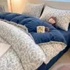 Nuevo juego de ropa de cama de cuatro piezas de terciopelo de leche engrosado, forrado de forro polar para abrigar, juego de ropa de cama de forro polar de coral para niños de invierno, juego de funda de edredón de tres piezas