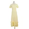 Vestido de Tricô Vazado Estilo Verão com Gola Redonda Ondulada, Mangas Curtas, Cintura Marcada, Babados em Camadas, Doce Vestido Bolo de Comprimento Médio