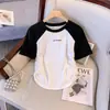 Camiseta Feminina de Manga Curta com Ombros Normais, Novo Estilo Verão 2026, Design Chique de Alta Qualidade, Cordão para Ajustar na Cintura, Blusa Raglan Elegante que Afina a Silhueta