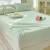 Sábana Bajera de Terciopelo de Leche Versión Engrosada Cubrecolchón de Calentamiento Rápido de Tres Segundos Fabricante Venta al Por Mayor Sábana Bajera de Una Pieza Personalización por Muestra Faldón de Cama Cubrecolchón