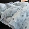 Juego de Cuatro Piezas de Terciopelo de Leche Francés Cálido y Engrosado 2025 Nuevo Otoño e Invierno Estampado de Terciopelo Coral Sábanas y Ropa de Cama