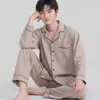 Pijama de algodón puro para pareja, 100% algodón, estilo cárdigan con cuello de solapa, ropa de casa de color liso, se puede usar en el exterior, conjunto de dos piezas, disponible para dropshipping en tienda online
