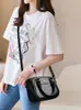 Bolsa de Mão Fashion e Simples com Textura Retrô, Bolsa de Ombro Única, Novo Modelo Primavera/Verão 2026, Bolsa Transversal Retrô de Cor Sólida para Mulheres